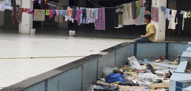lebanon-trash-piles-up-in-abandoned-shopping-centre_0_1.jpg