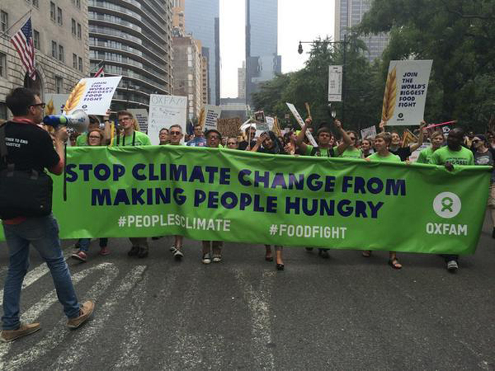 The fantastic Oxfam Action Corps NYC volunteers lined up at the banner in New York making their voices heard (Kate Bryant/Oxfam)