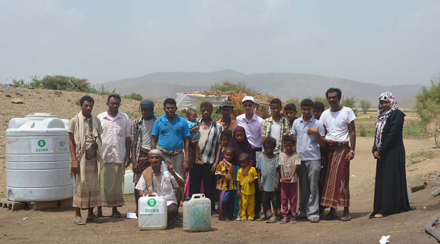 yemen-people-receiving-assistance-from-oxfam.jpg