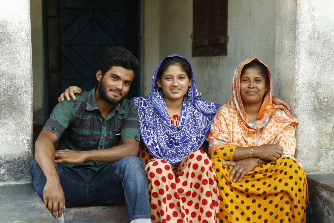 Rubina (daughter 18), Faridul (son 20) with their mother Lovely (30) in front of their house at Fazilpur, Dinajpur, Bangladesh. Part of Oxfam Canada's Creating Spaces project.