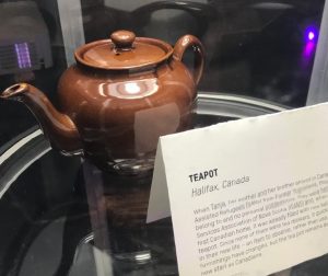Museum withouth a Home teapot