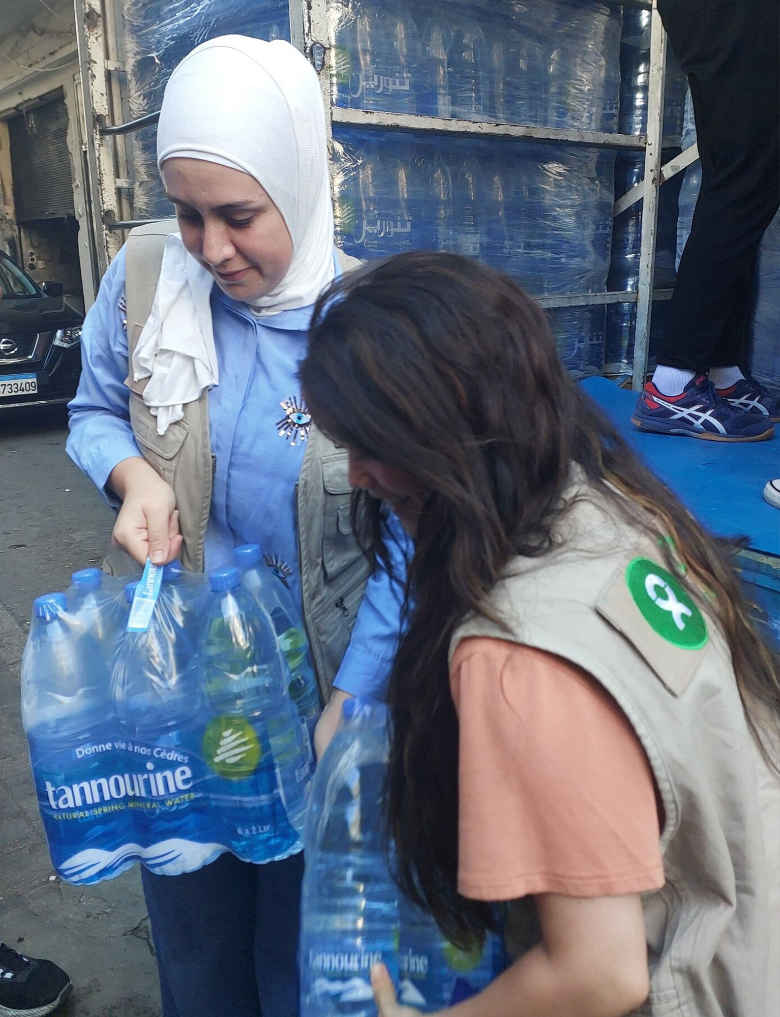 Oxfam-InuruID-375341-Lebanon-2024-10-02 Oxfam staff distributing water for displaced people at a school in Tripoli, Lebanon.Photo: Ghinwa Haidar/Oxfam