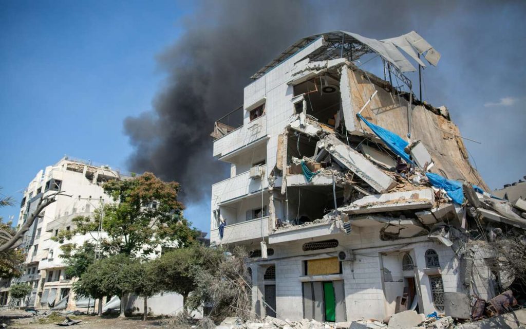 Ongoing in conflict in Gaza has damaged buildings and homes in al Rimal district in Gaza. Marwan Sawwaf/Alef Multimedia/ Oxfam