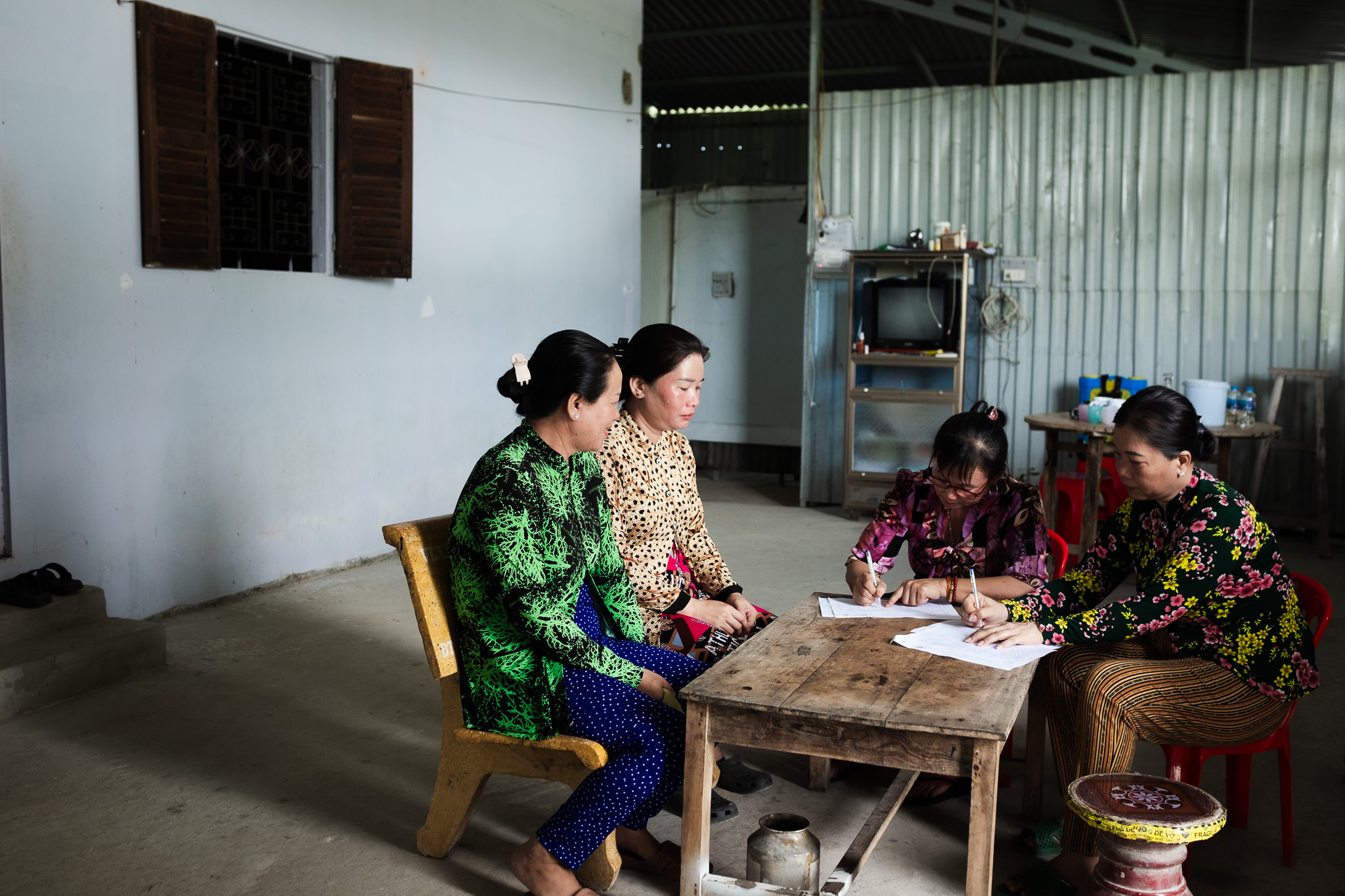 Members of the Hoa De cooperative gather. Photo: Caroline Leal/Oxfam