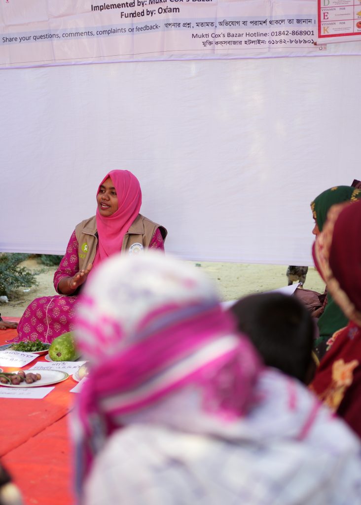 Oxfam’s local partner, Mukti Cox's Bazar, is conducting cooking demonstrations and nutrition classes to promote dietary diversity and the utilization of vegetables for women in the Rohingya host communities. Photo: Aimee Han/Oxfam