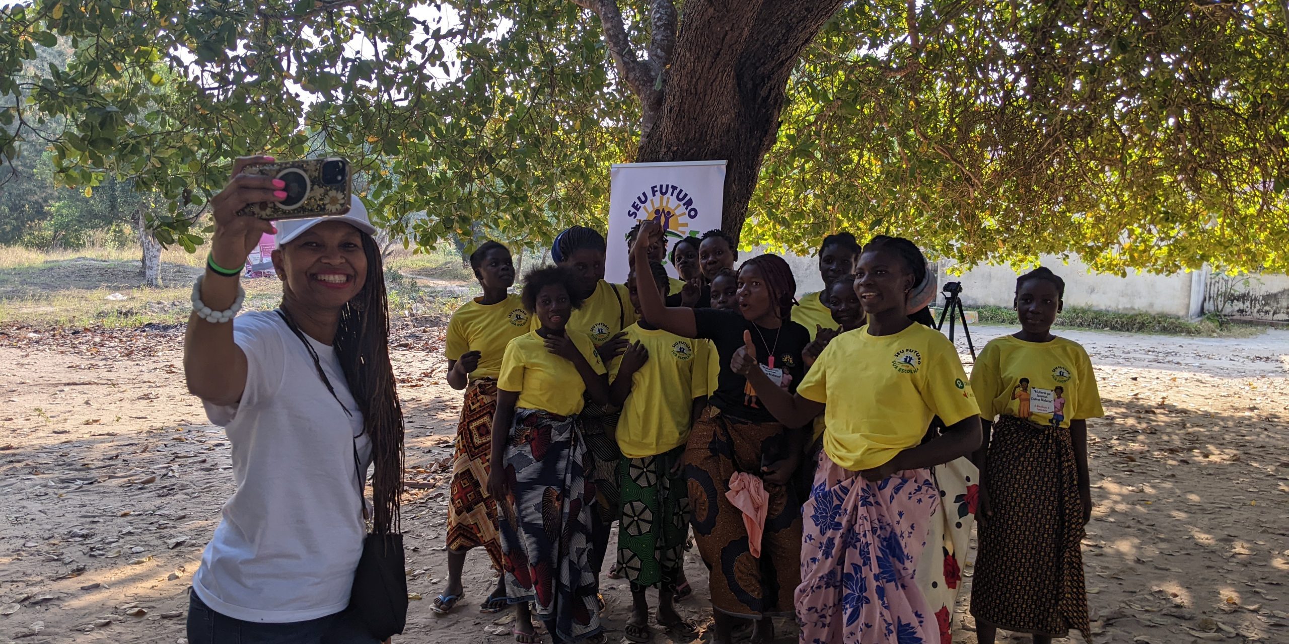 Project partners, participants and peer educators smile for the camera.
Photo: Alex Wilson/Oxfam
