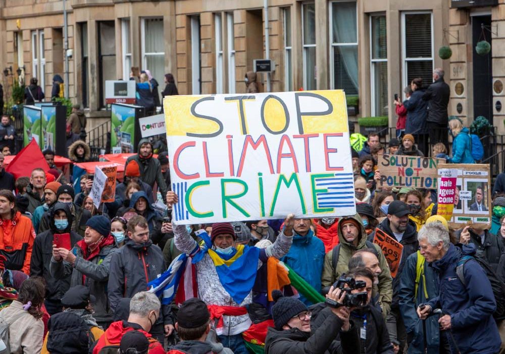 GlobalReach_Hero2 A crowd of protestors during a climate march.